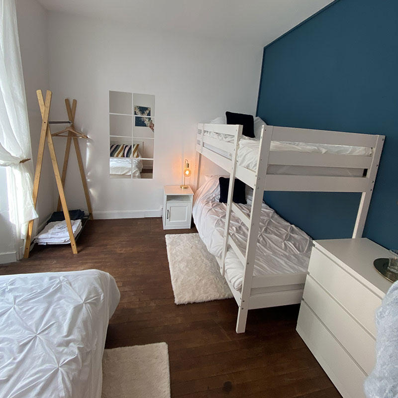 Portes de balcon et commode