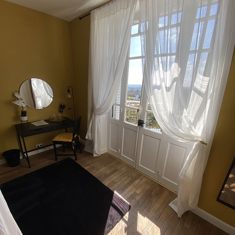 Portes de balcon et commode