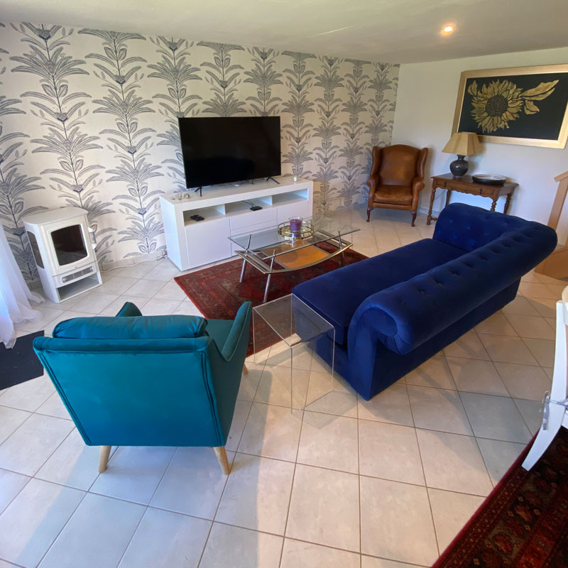 Gite living area with sofas and chairs